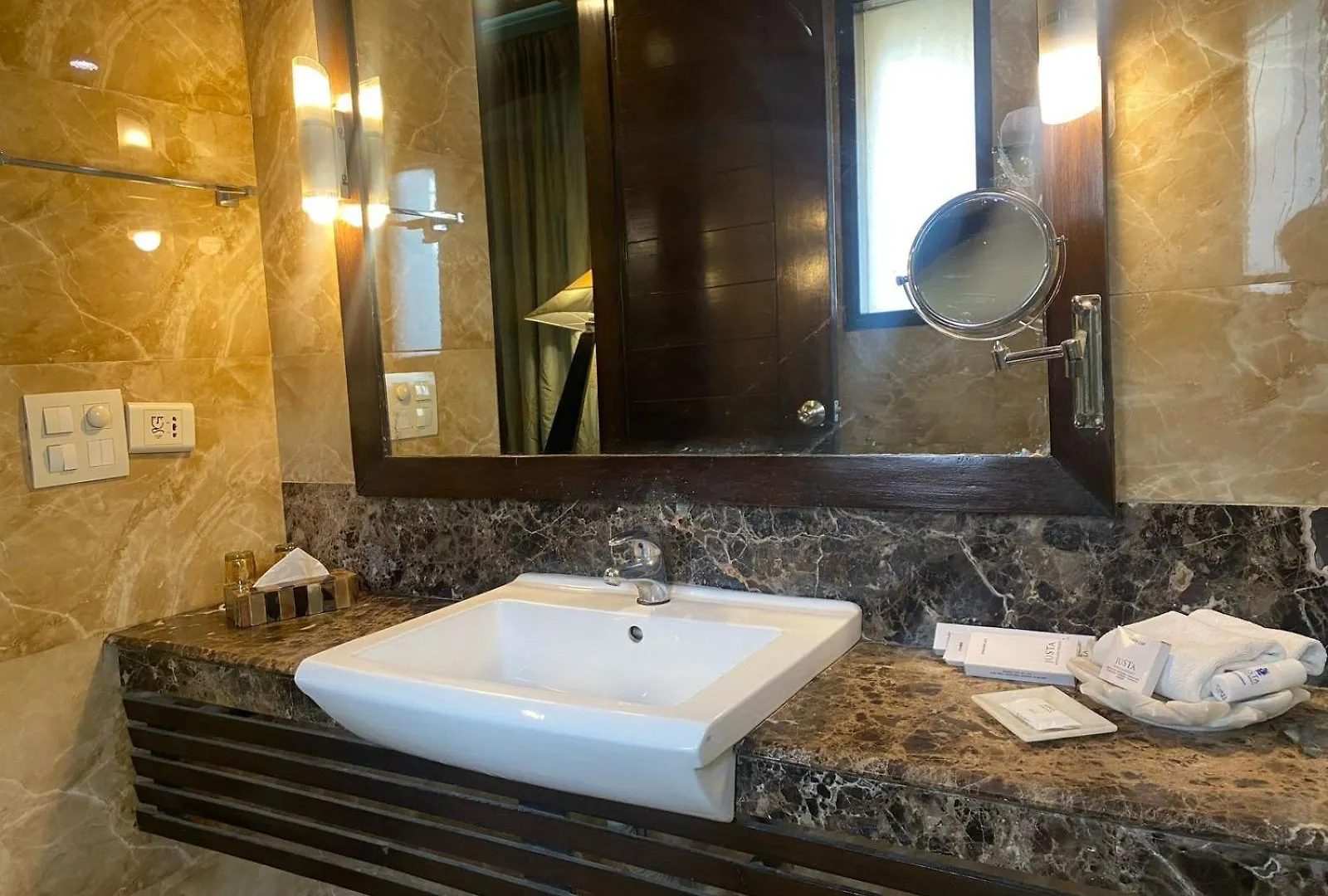 ​Justa Gurgaon Hotel 4*,